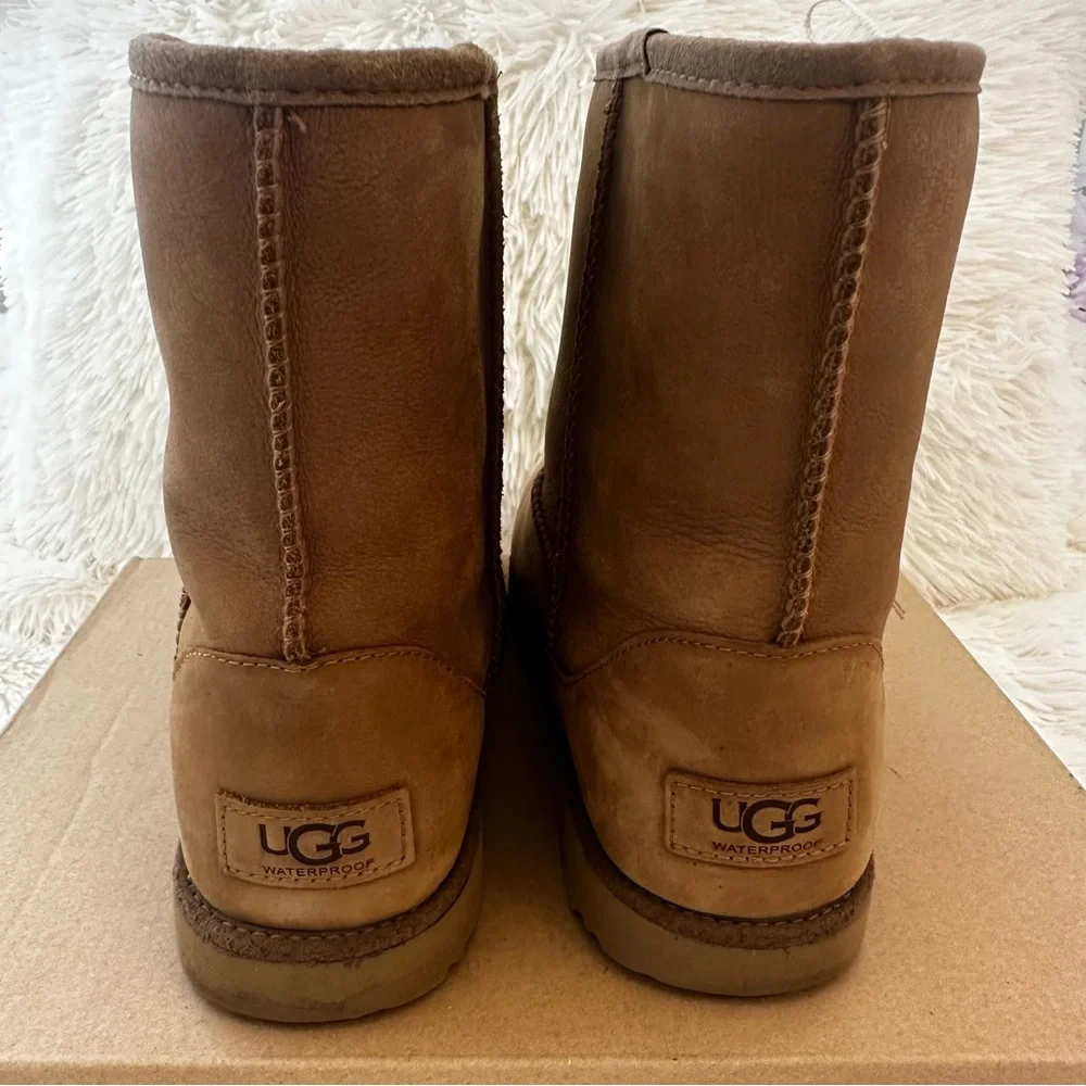 UGG Classic Short II Boots Chestnut Sheepskin Suede Women’s Size 5 Cozy Winter